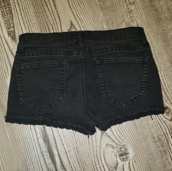 Shorts - Picture 2 of 4